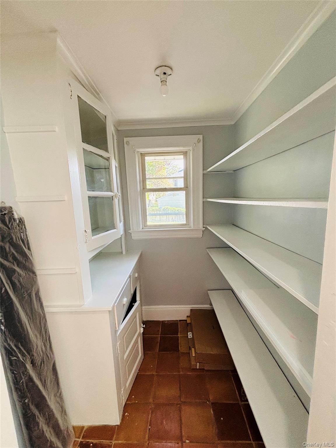 19 Ellwood Street, Glen Cove, NY 11542