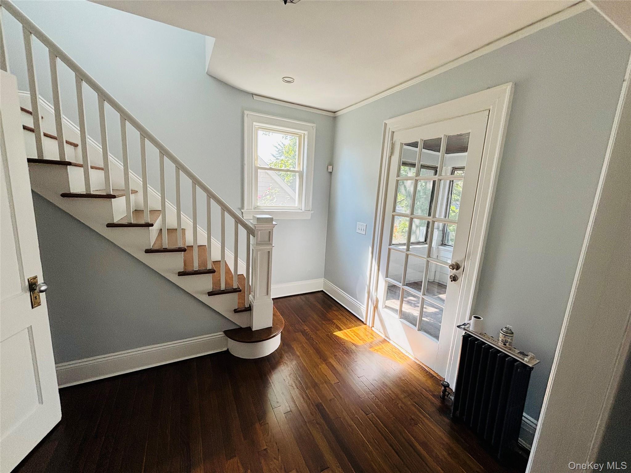 19 Ellwood Street, Glen Cove, NY 11542