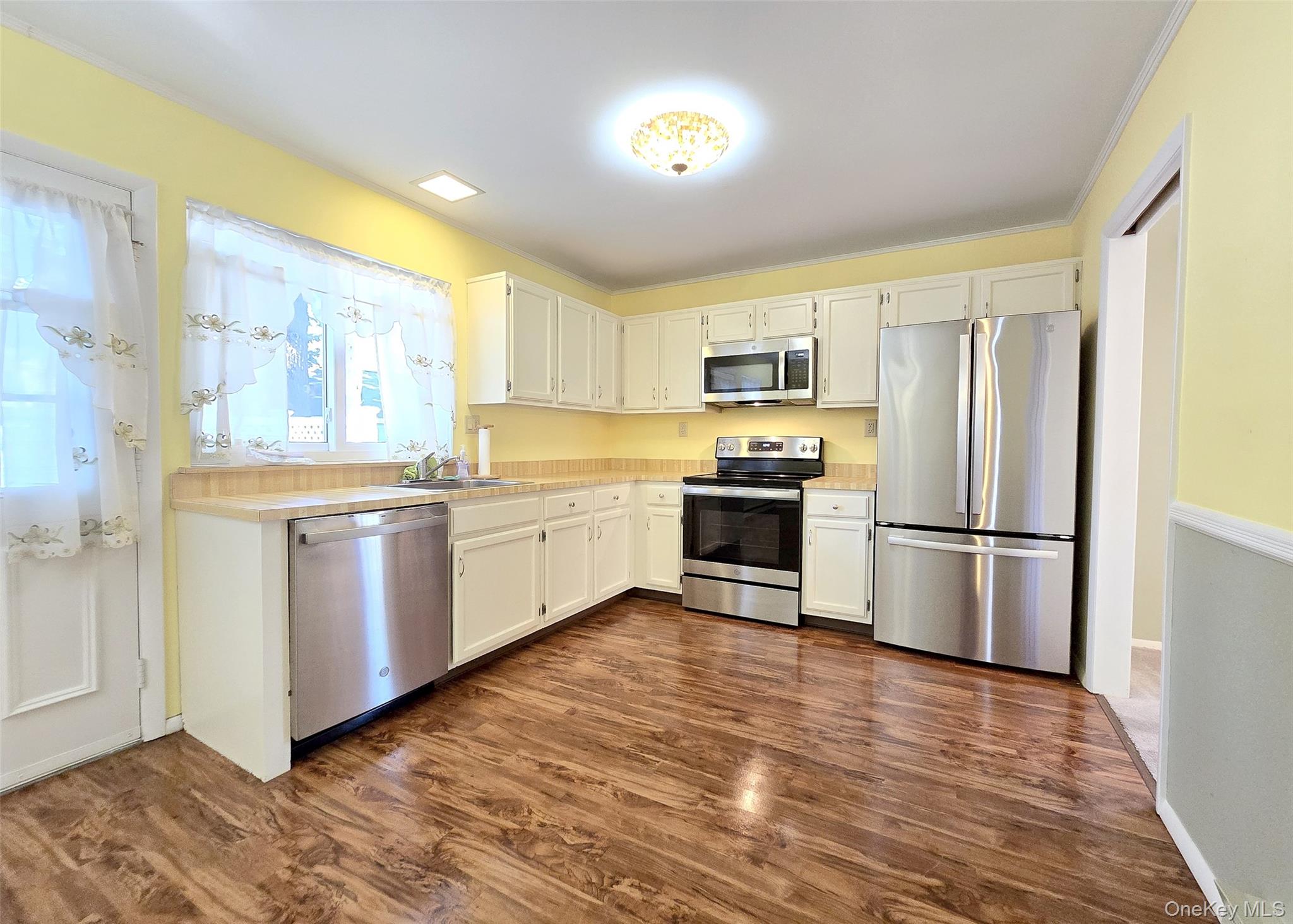 144 Edinburgh Drive, Ridge, NY 11961