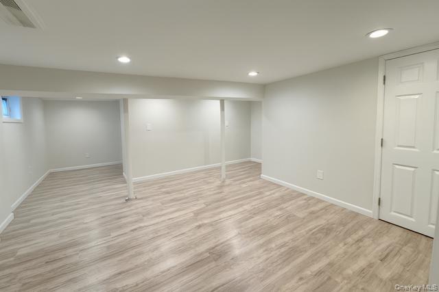 29 Avon Road, Hewlett, NY 11557