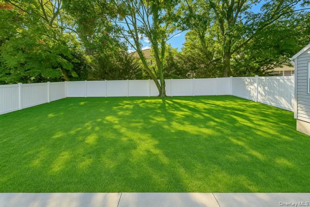 29 Avon Road, Hewlett, NY 11557