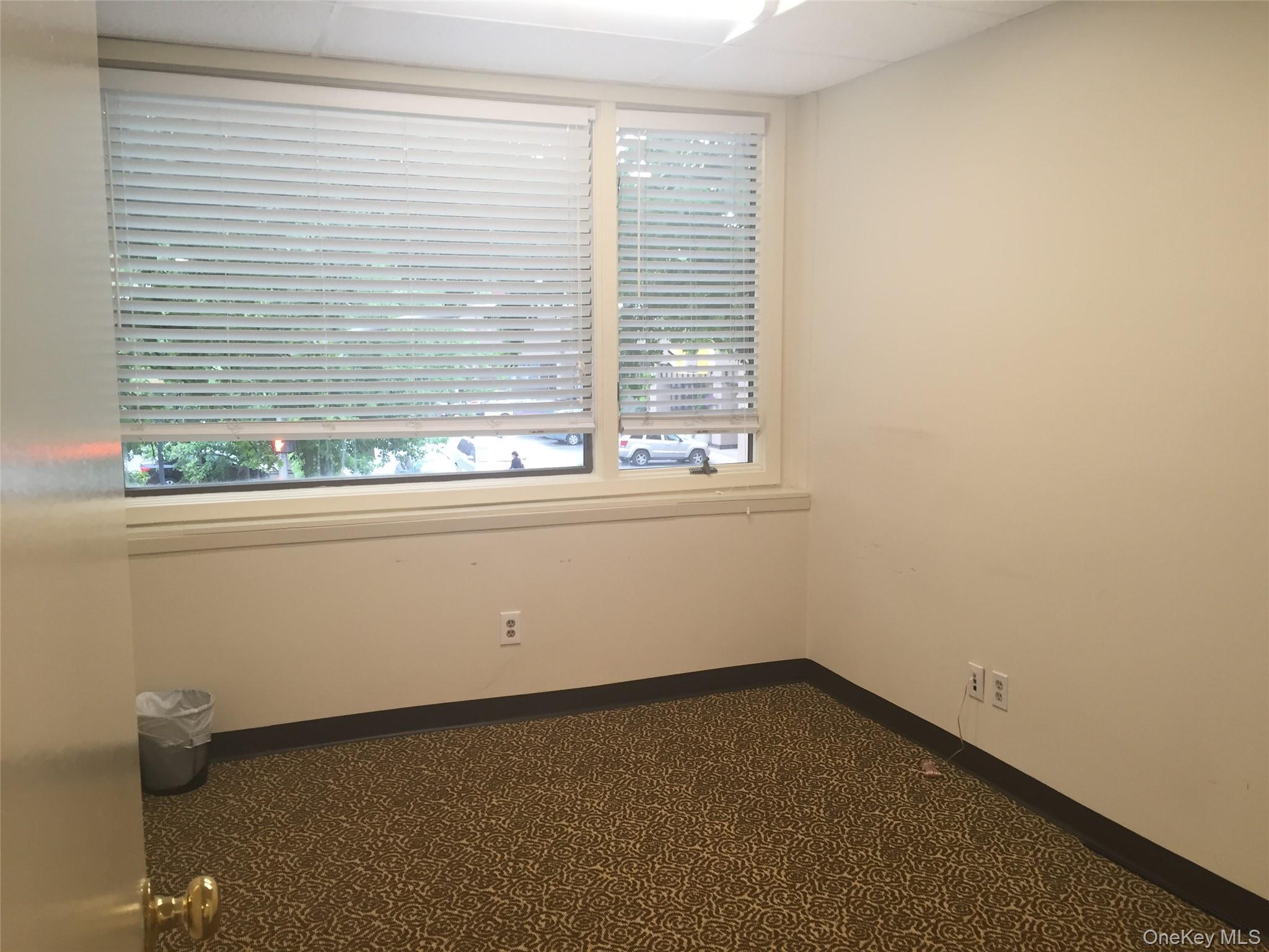 33 Great Neck Road # 5, Great Neck, NY 11021