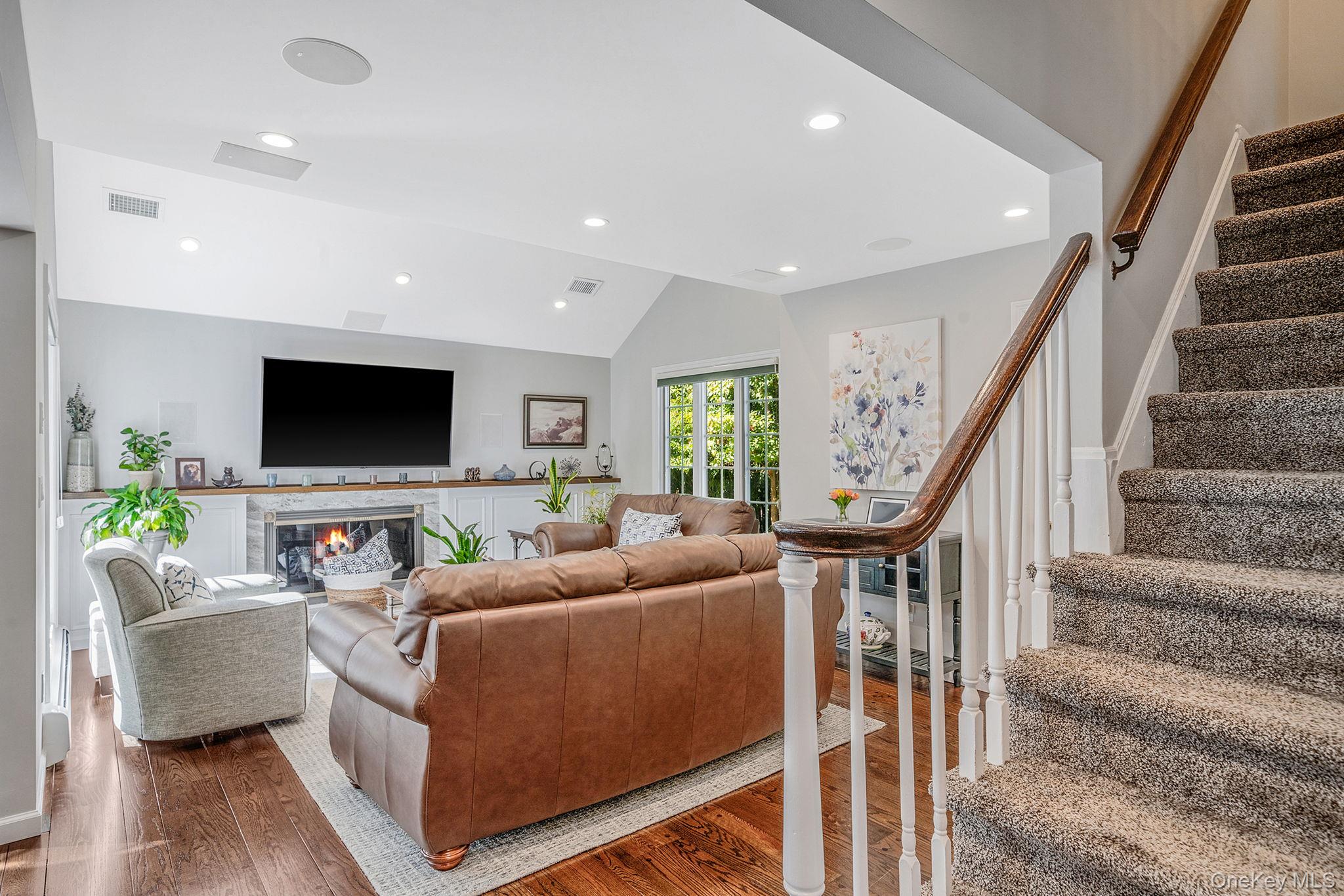 6 Buckingham Drive, Dix Hills, NY 11746