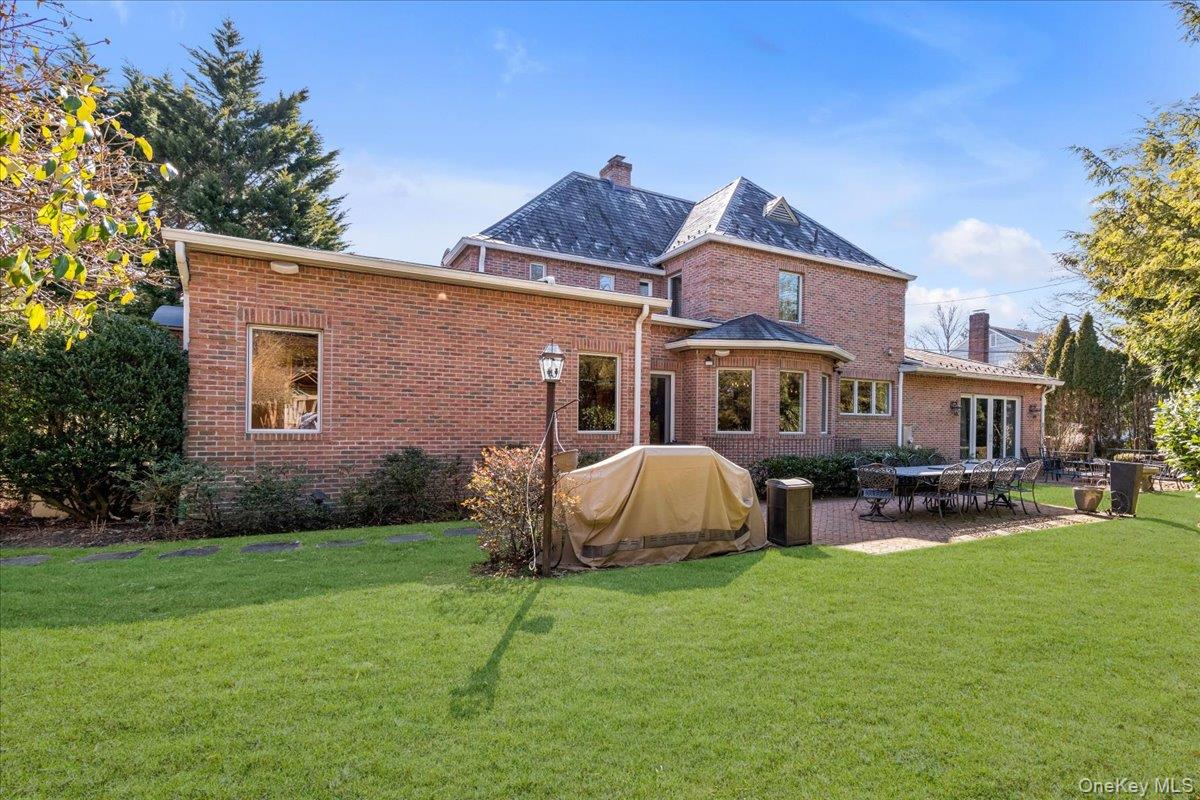 29 Pine Hill Road, Great Neck, NY 11020