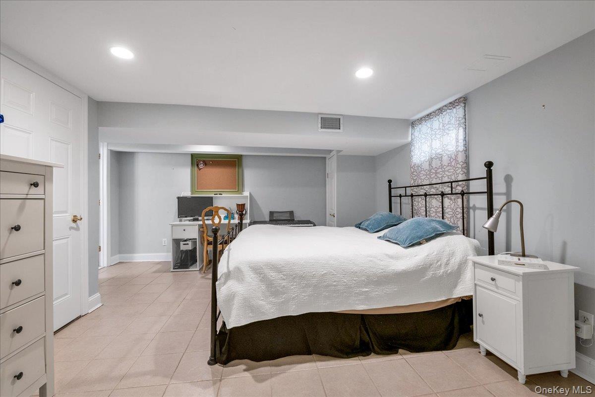 29 Pine Hill Road, Great Neck, NY 11020