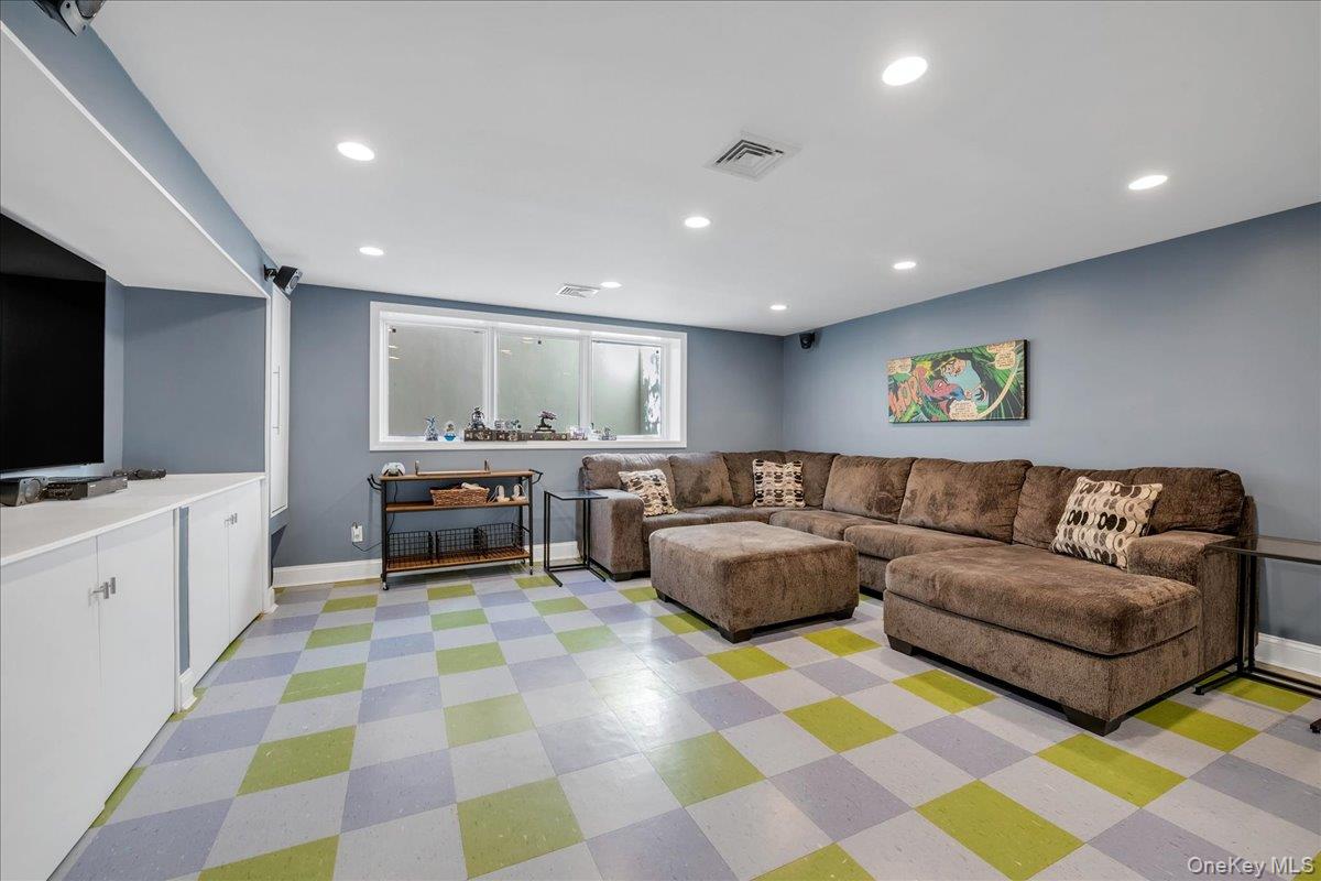 29 Pine Hill Road, Great Neck, NY 11020