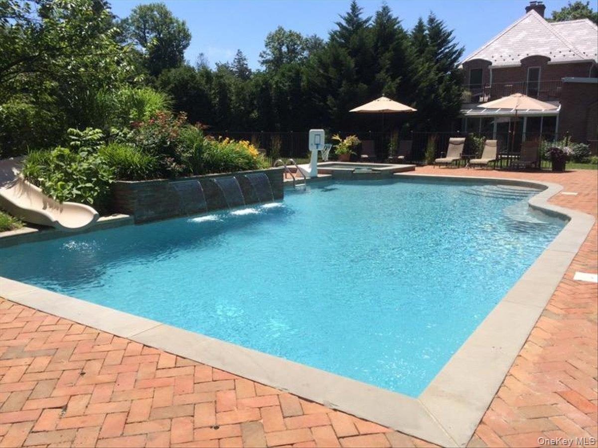 29 Pine Hill Road, Great Neck, NY 11020