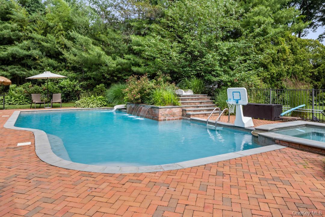 29 Pine Hill Road, Great Neck, NY 11020