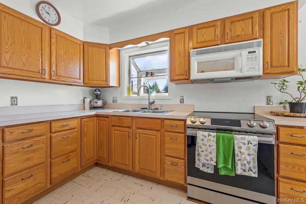 23 Lakeview Drive, Holmes, NY 12531