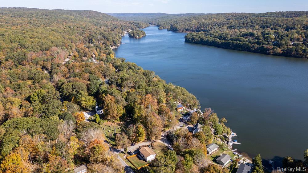 23 Lakeview Drive, Holmes, NY 12531