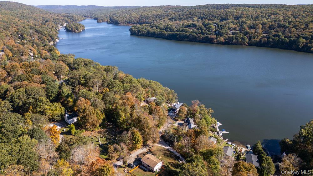 23 Lakeview Drive, Holmes, NY 12531