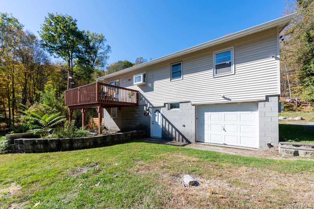 23 Lakeview Drive, Holmes, NY 12531