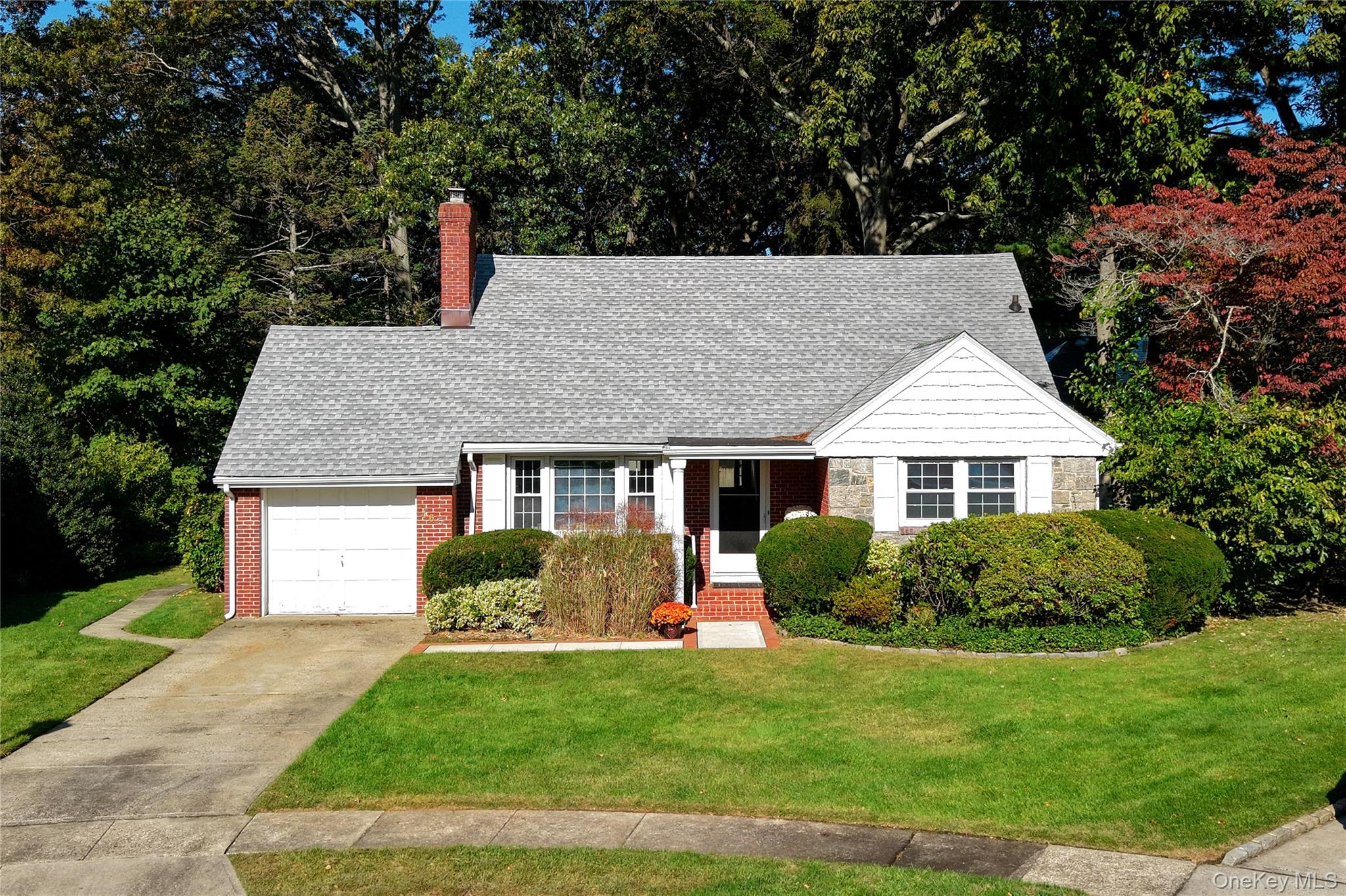 465 York Court, Rockville Centre, NY 11570