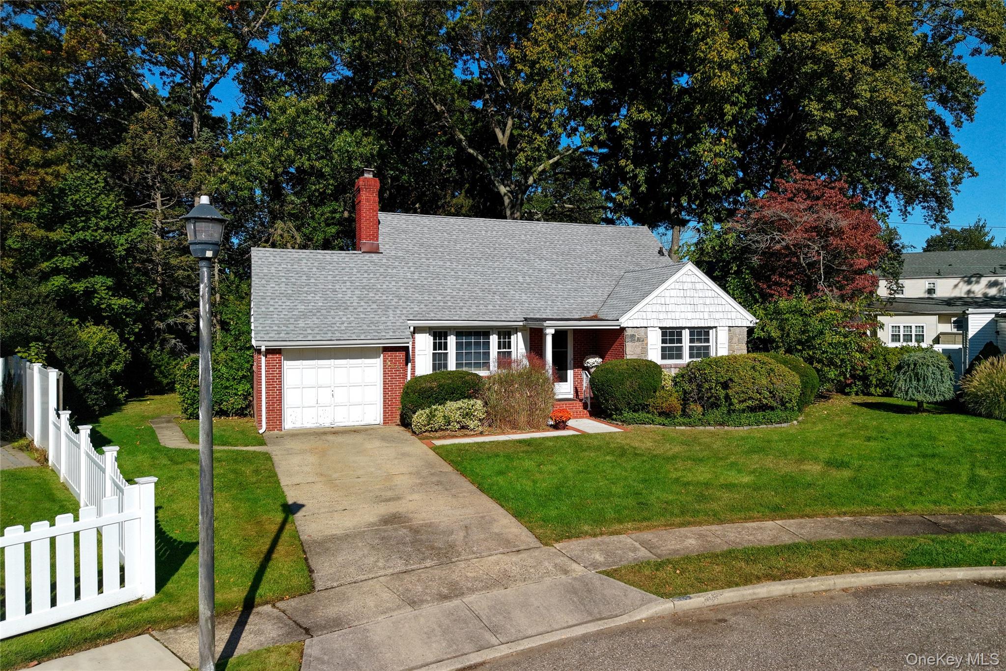 465 York Court, Rockville Centre, NY 11570