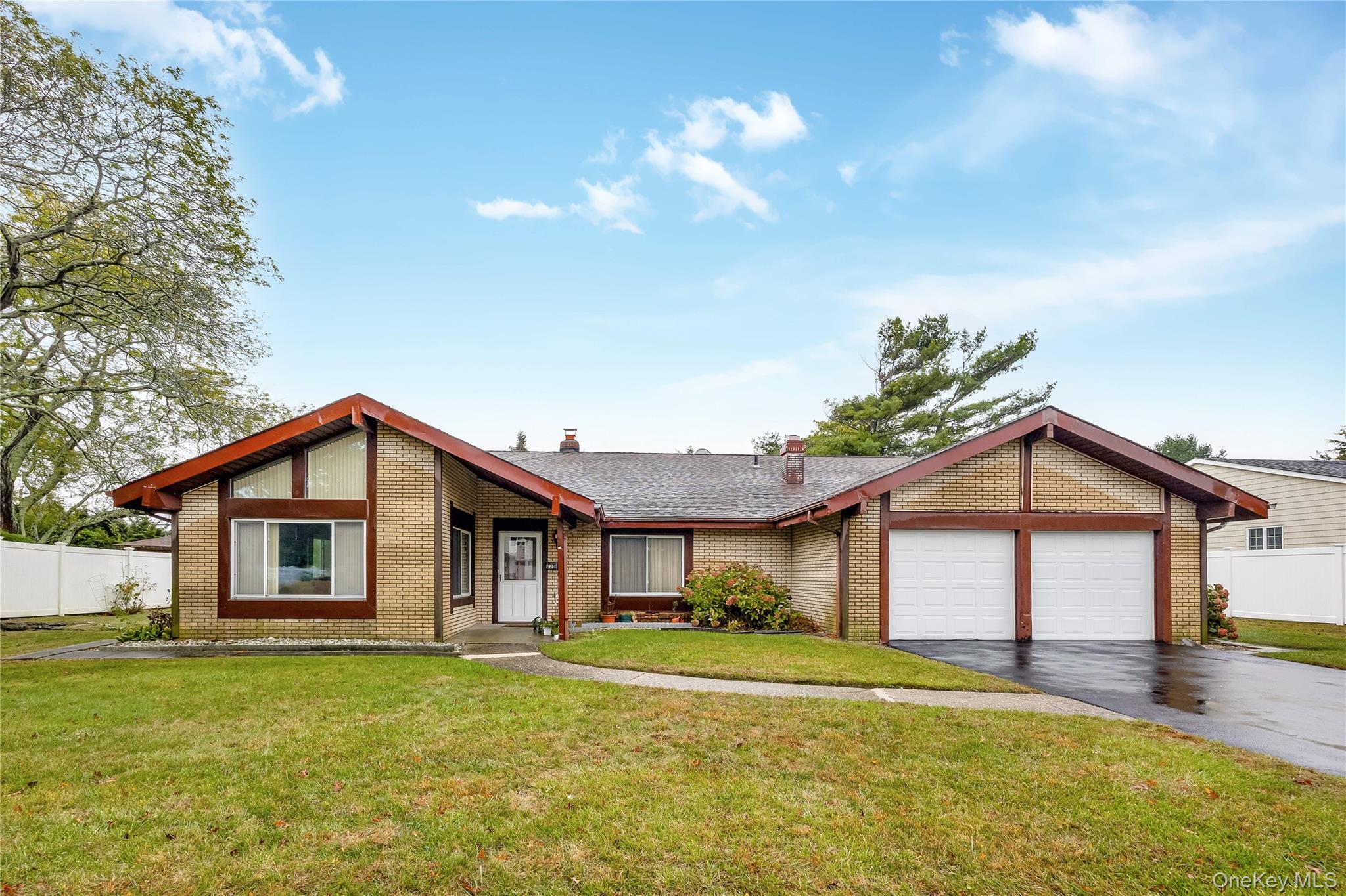 22 Mansfield Drive, Massapequa Park, NY 11762