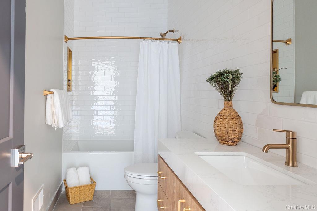 6 Icehouse Drive, Saugerties, NY 12477