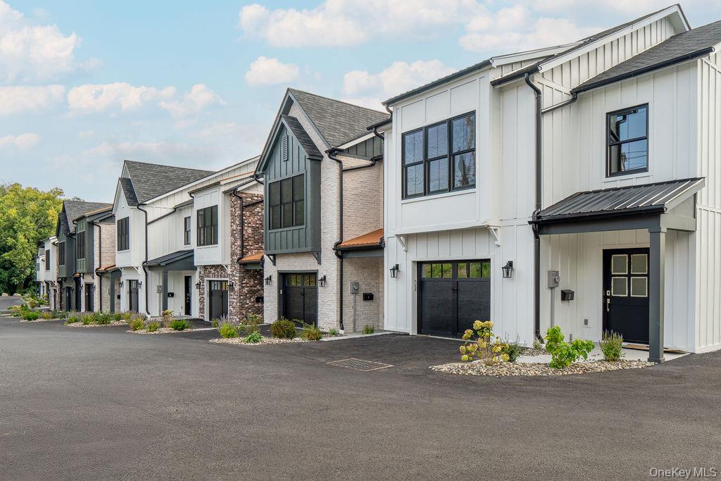 8 Icehouse Drive, Saugerties, NY 12477