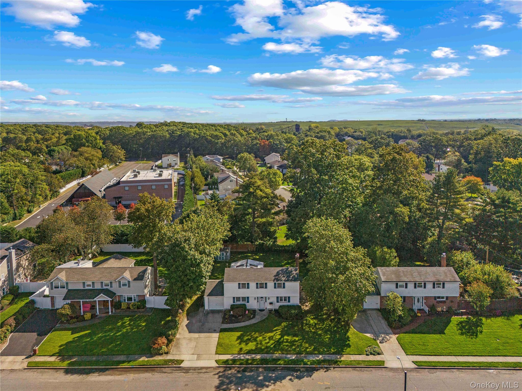 38 Oxford Road, Old Bethpage, NY 11804