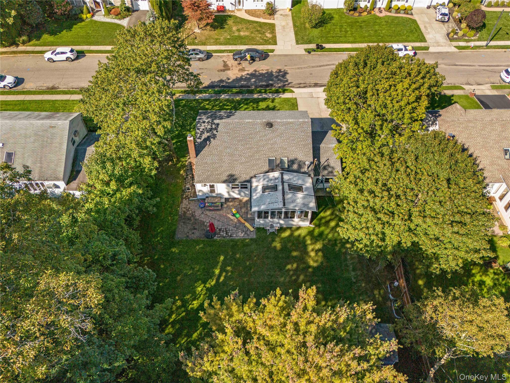 38 Oxford Road, Old Bethpage, NY 11804