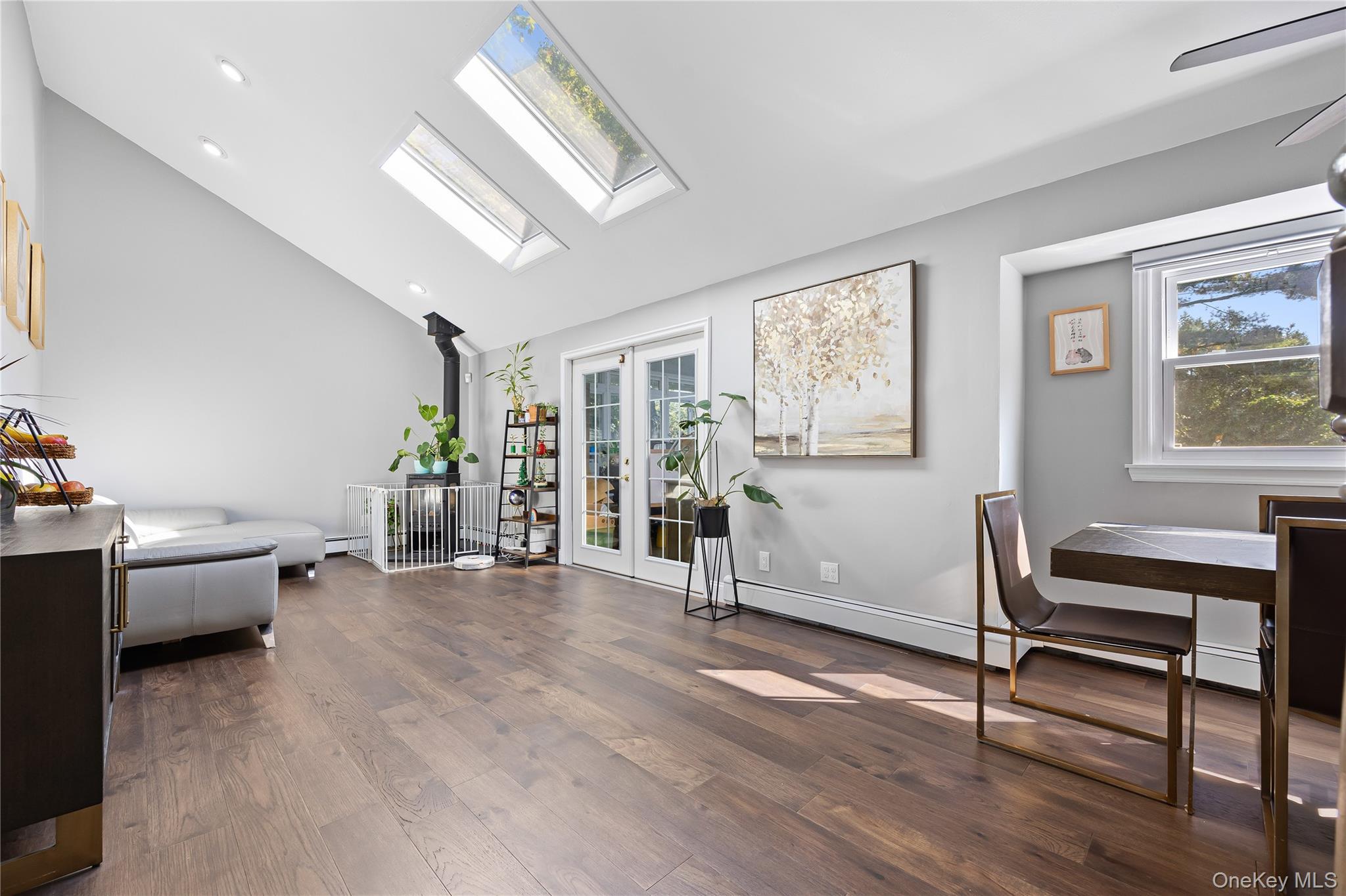 38 Oxford Road, Old Bethpage, NY 11804