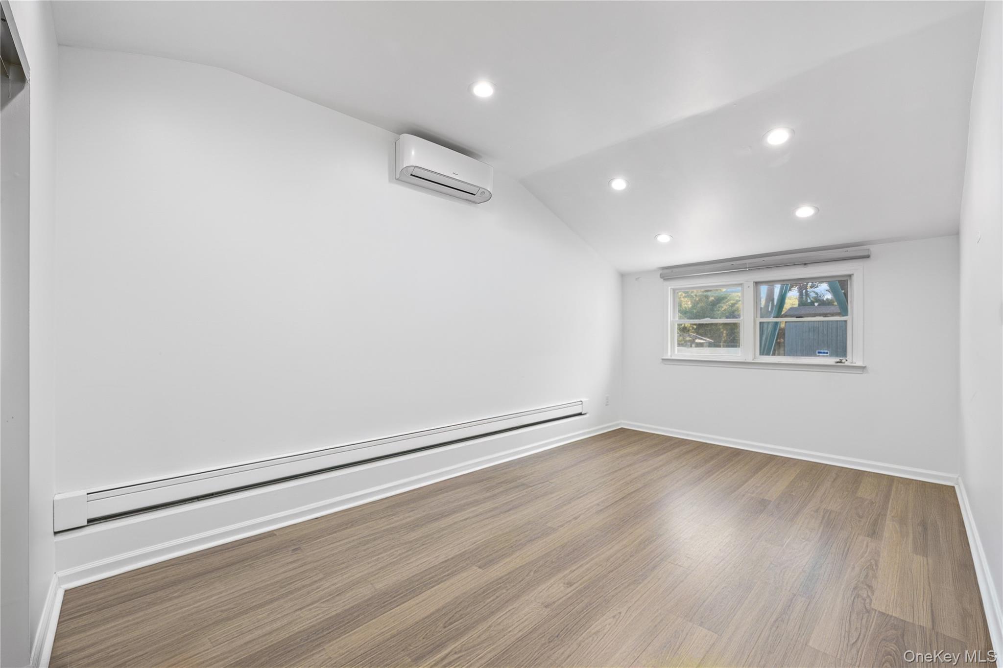 38 Oxford Road, Old Bethpage, NY 11804