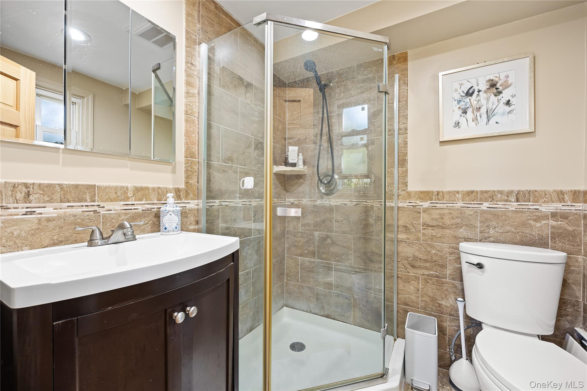 38 Oxford Road, Old Bethpage, NY 11804