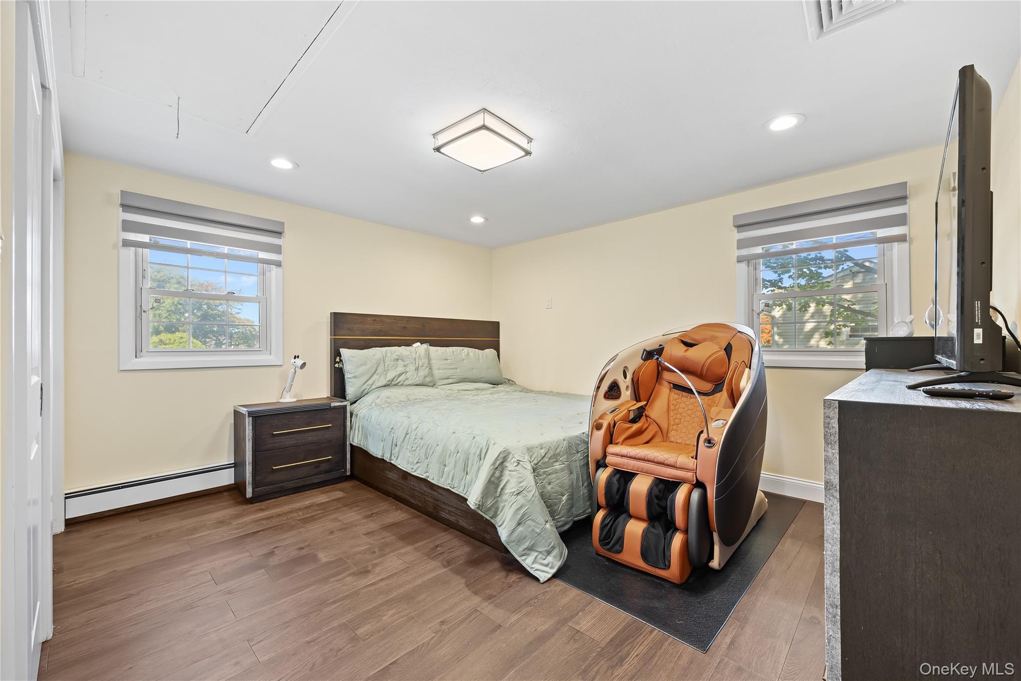 38 Oxford Road, Old Bethpage, NY 11804