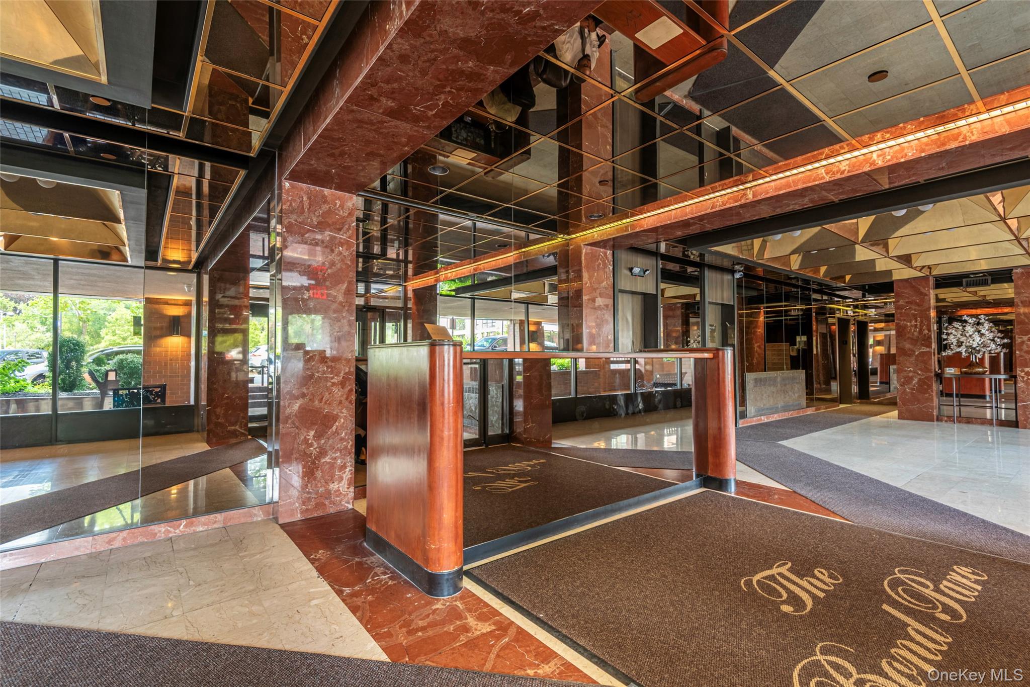 12 BOND Street # 4C, Great Neck, NY 11021