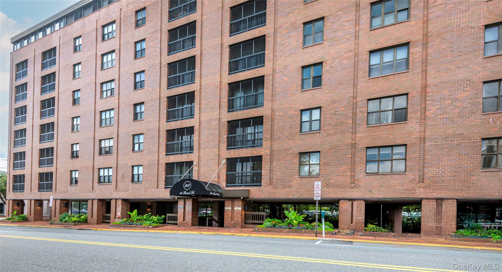 12 BOND Street # 4C, Great Neck, NY 11021