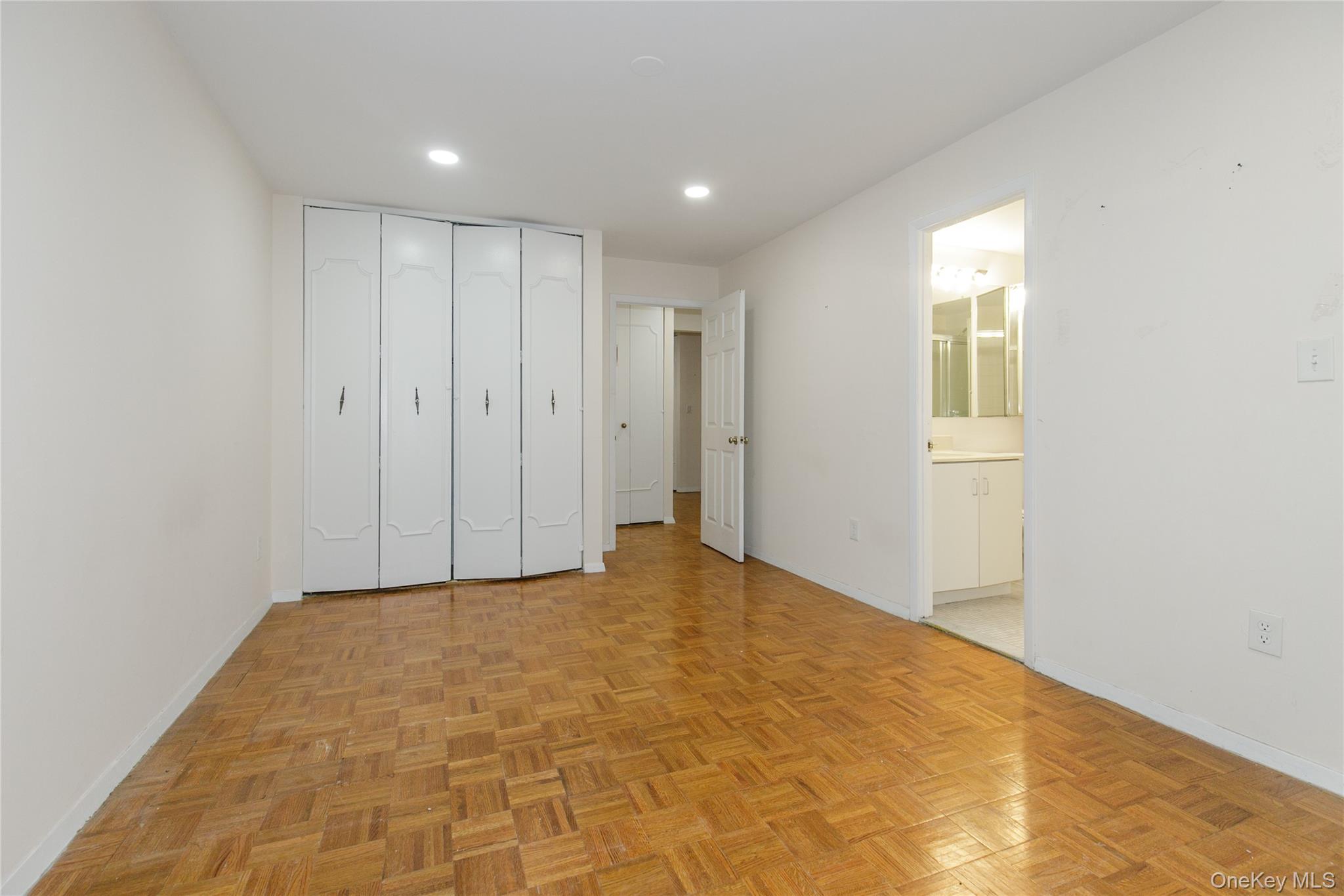 12 BOND Street # 4C, Great Neck, NY 11021