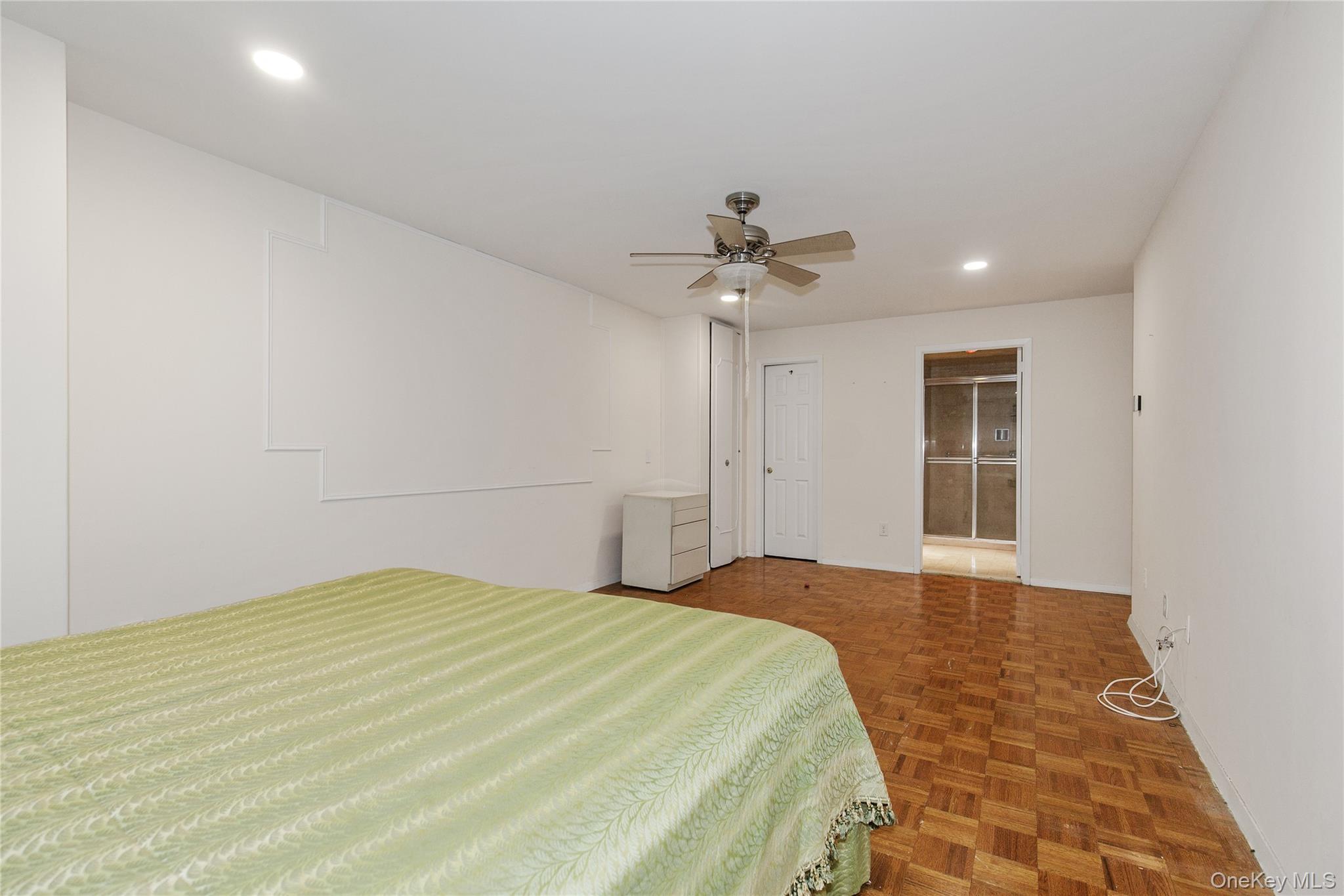 12 BOND Street # 4C, Great Neck, NY 11021