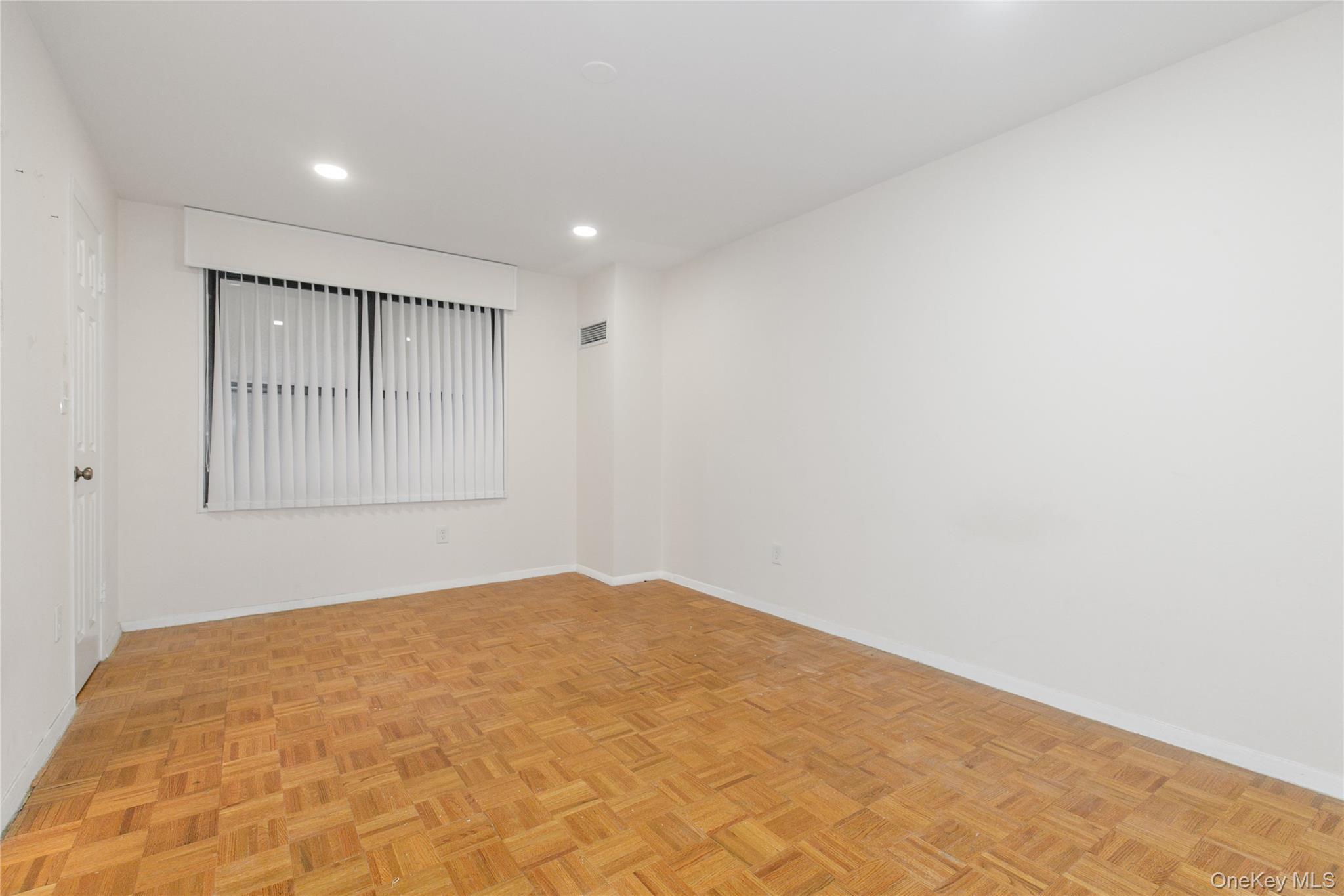 12 BOND Street # 4C, Great Neck, NY 11021