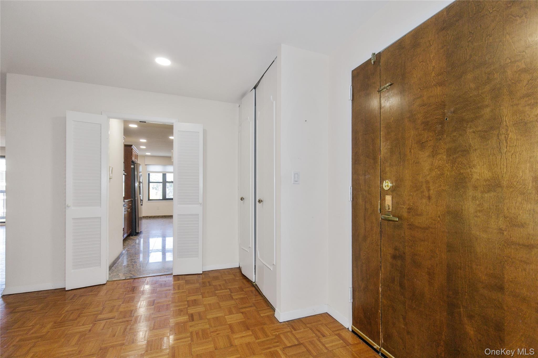 12 BOND Street # 4C, Great Neck, NY 11021