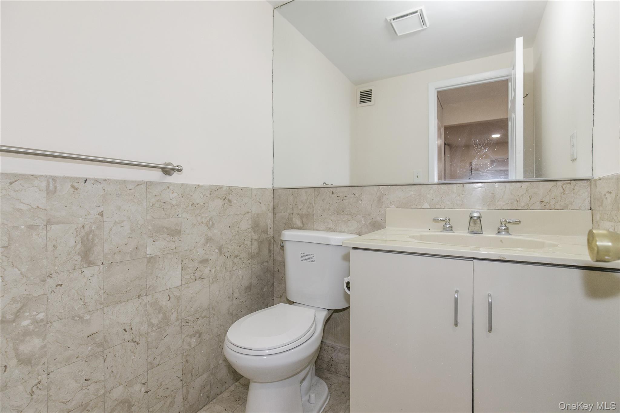 12 BOND Street # 4C, Great Neck, NY 11021