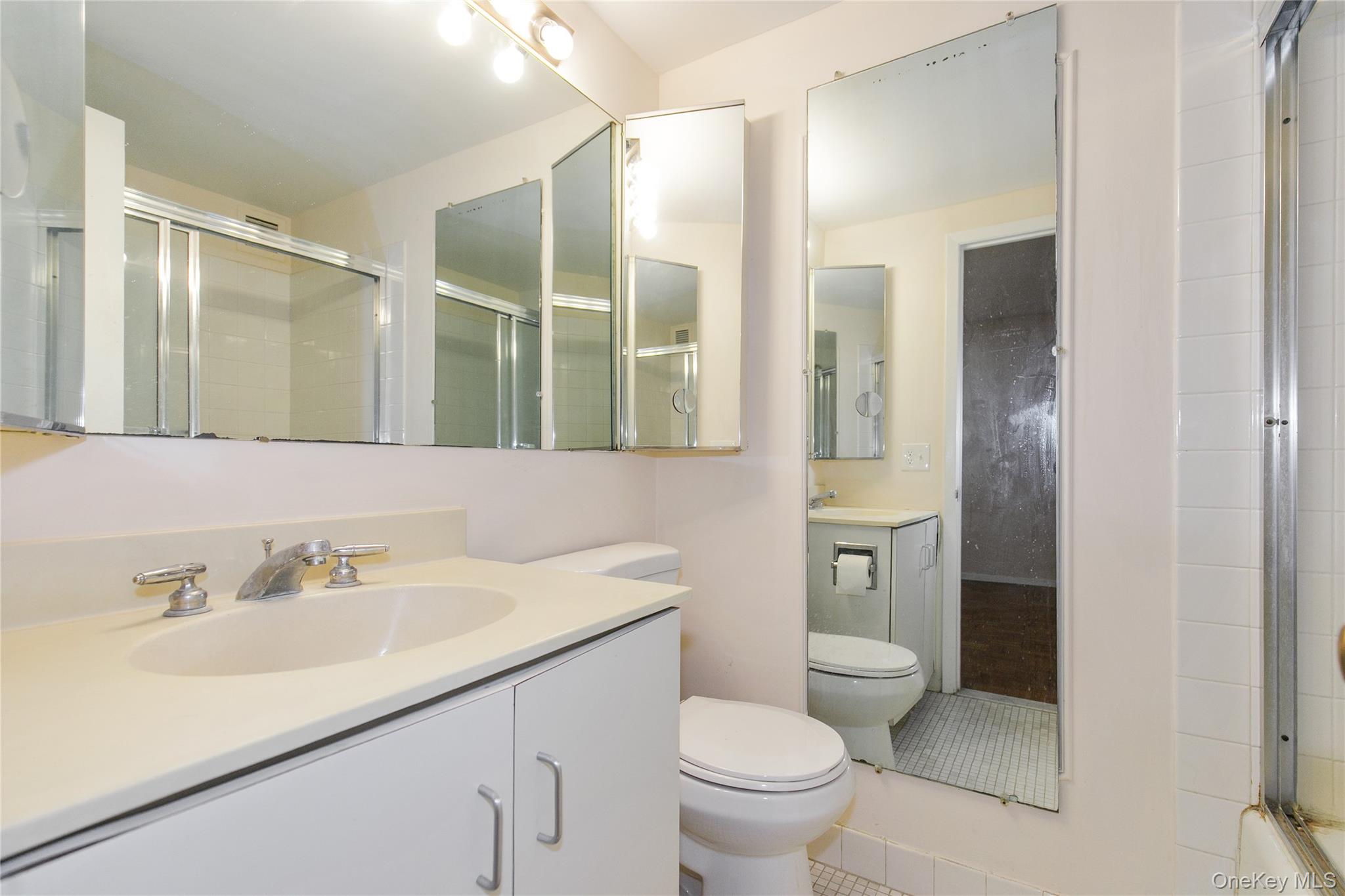 12 BOND Street # 4C, Great Neck, NY 11021