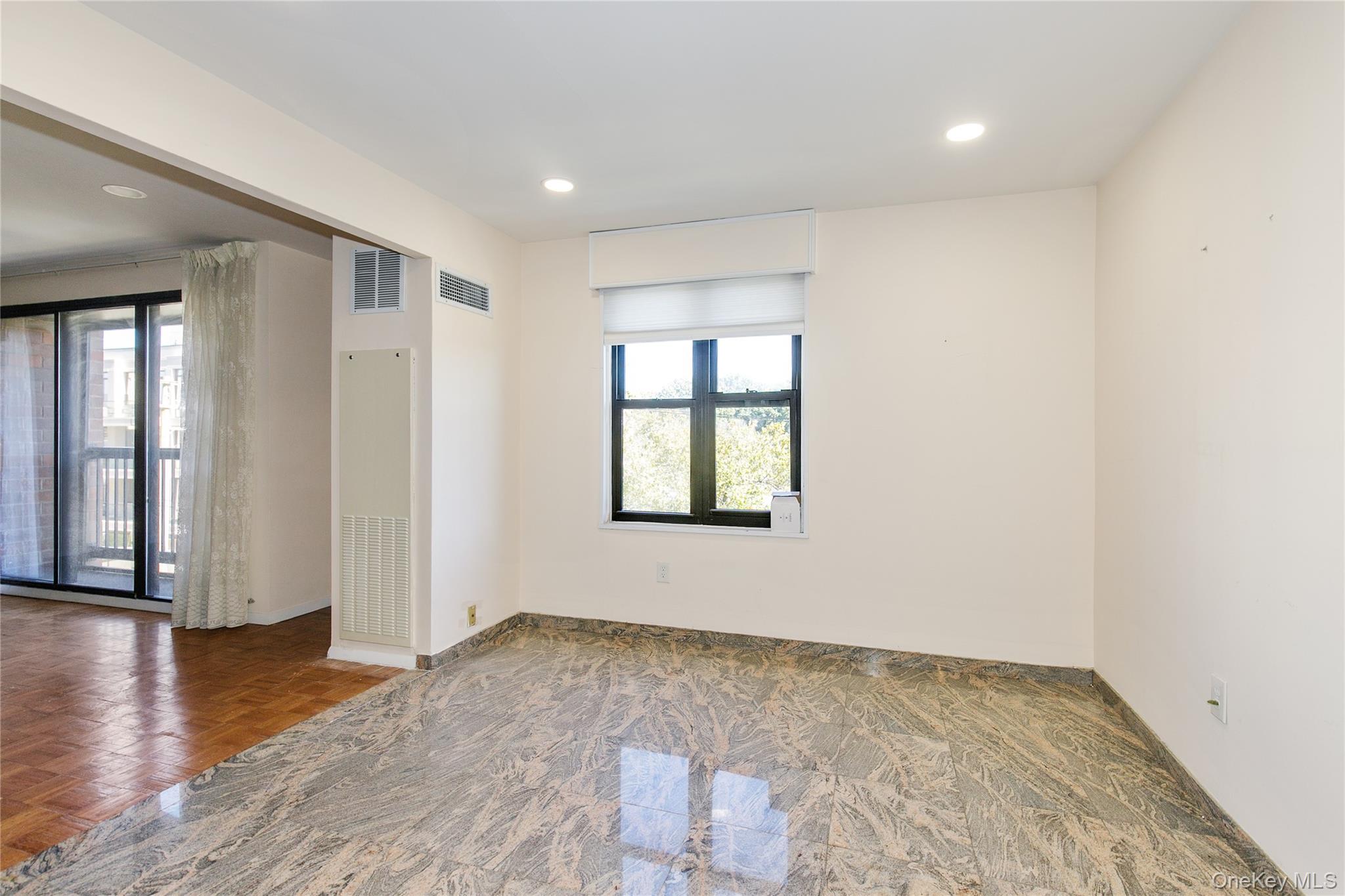 12 BOND Street # 4C, Great Neck, NY 11021