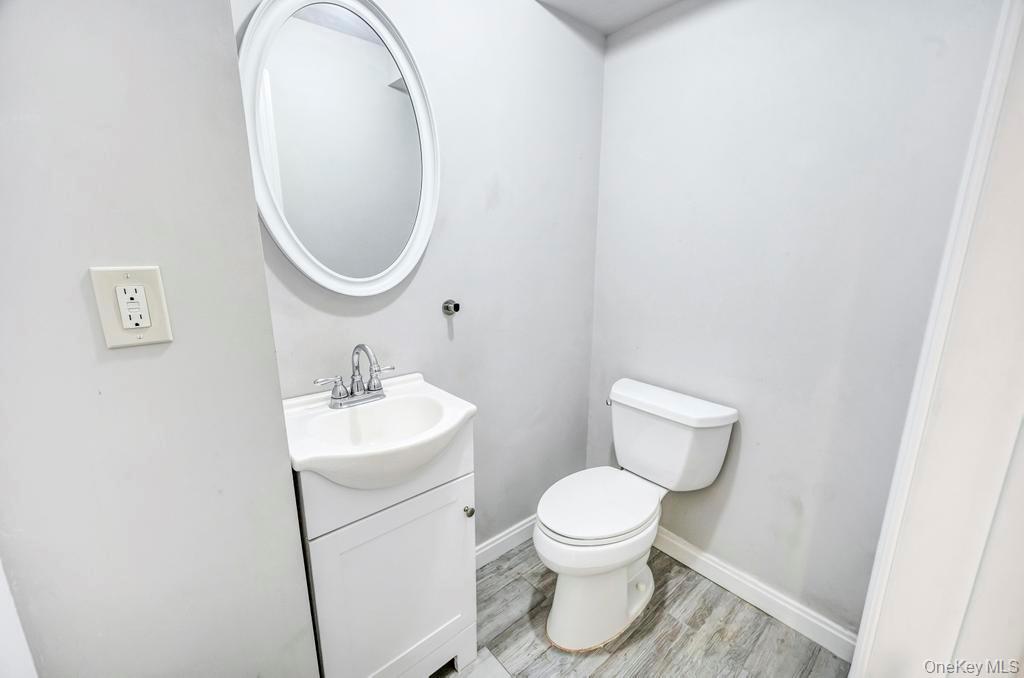 2566 Hyacinth Street, Westbury, NY 11590