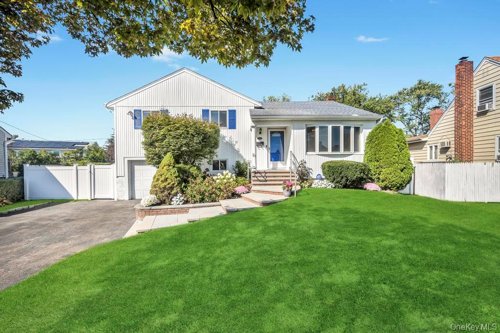2566 Hyacinth Street, Westbury, NY 11590