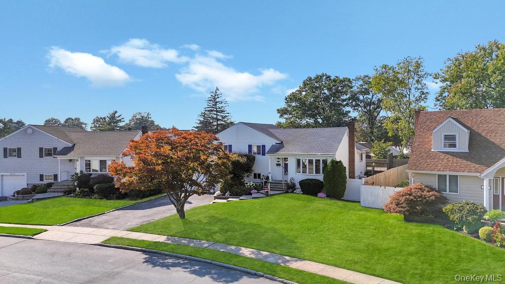 2566 Hyacinth Street, Westbury, NY 11590