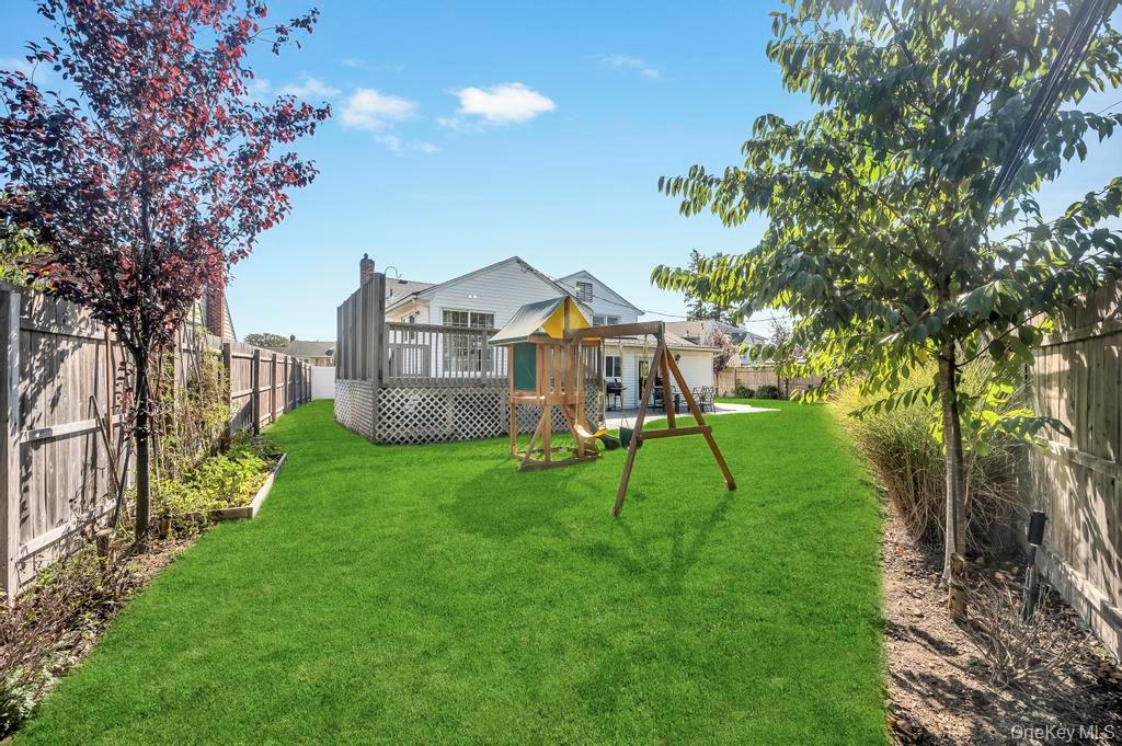 2566 Hyacinth Street, Westbury, NY 11590