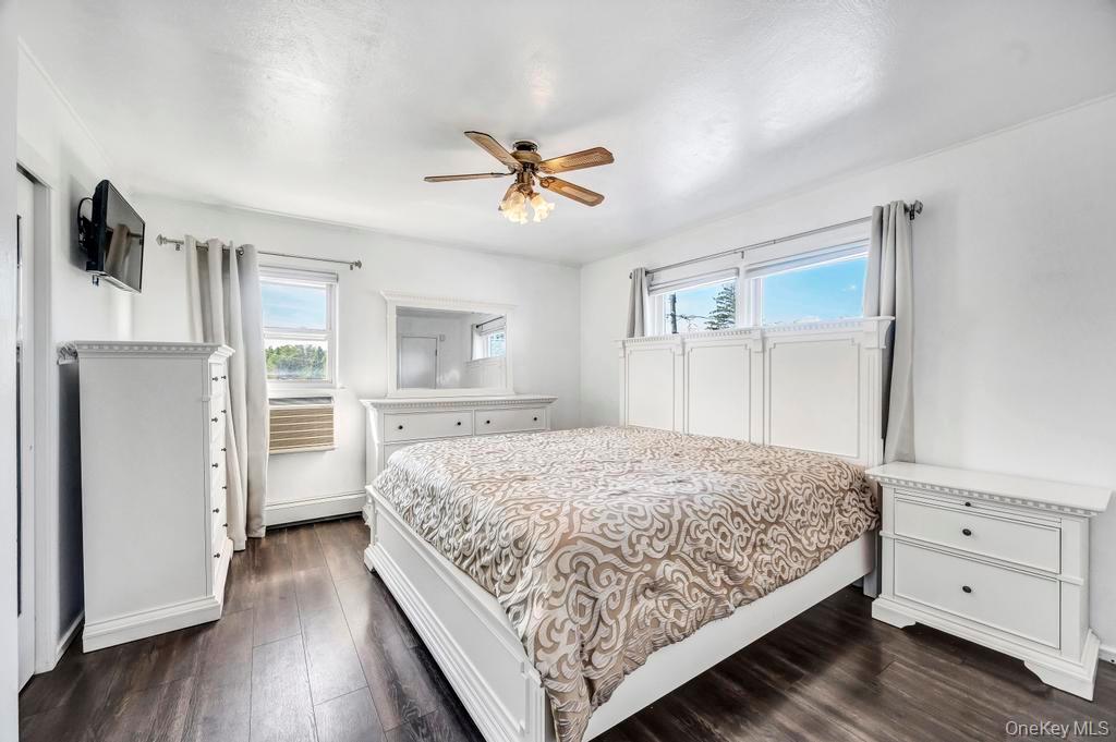 2566 Hyacinth Street, Westbury, NY 11590