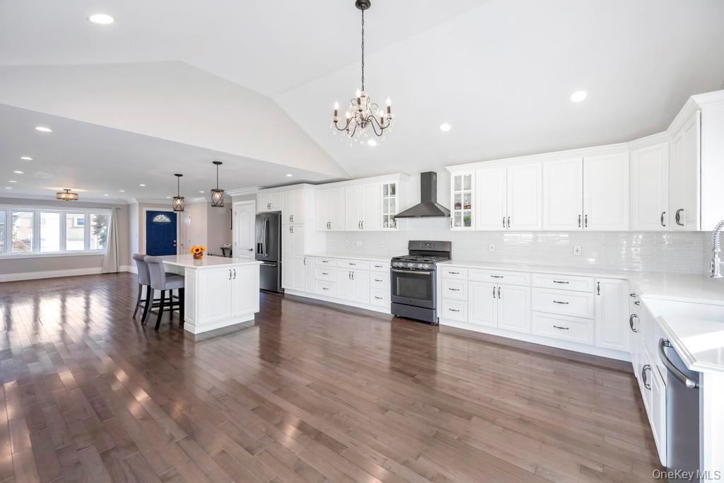 2566 Hyacinth Street, Westbury, NY 11590