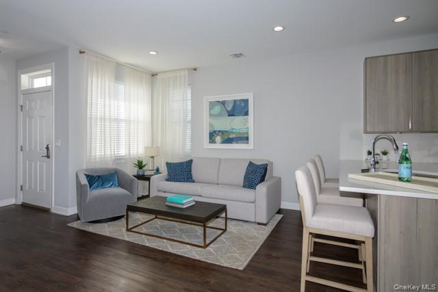 37 Sutton Court # 37, Mount Sinai, NY 11766