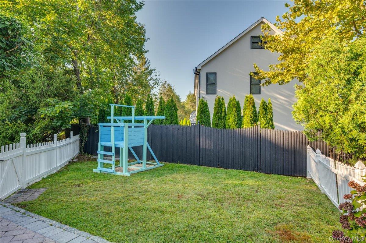 15 Hillside Road, Bronxville, NY 10708