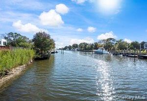 68 E Bayberry Road, Islip, NY 11751