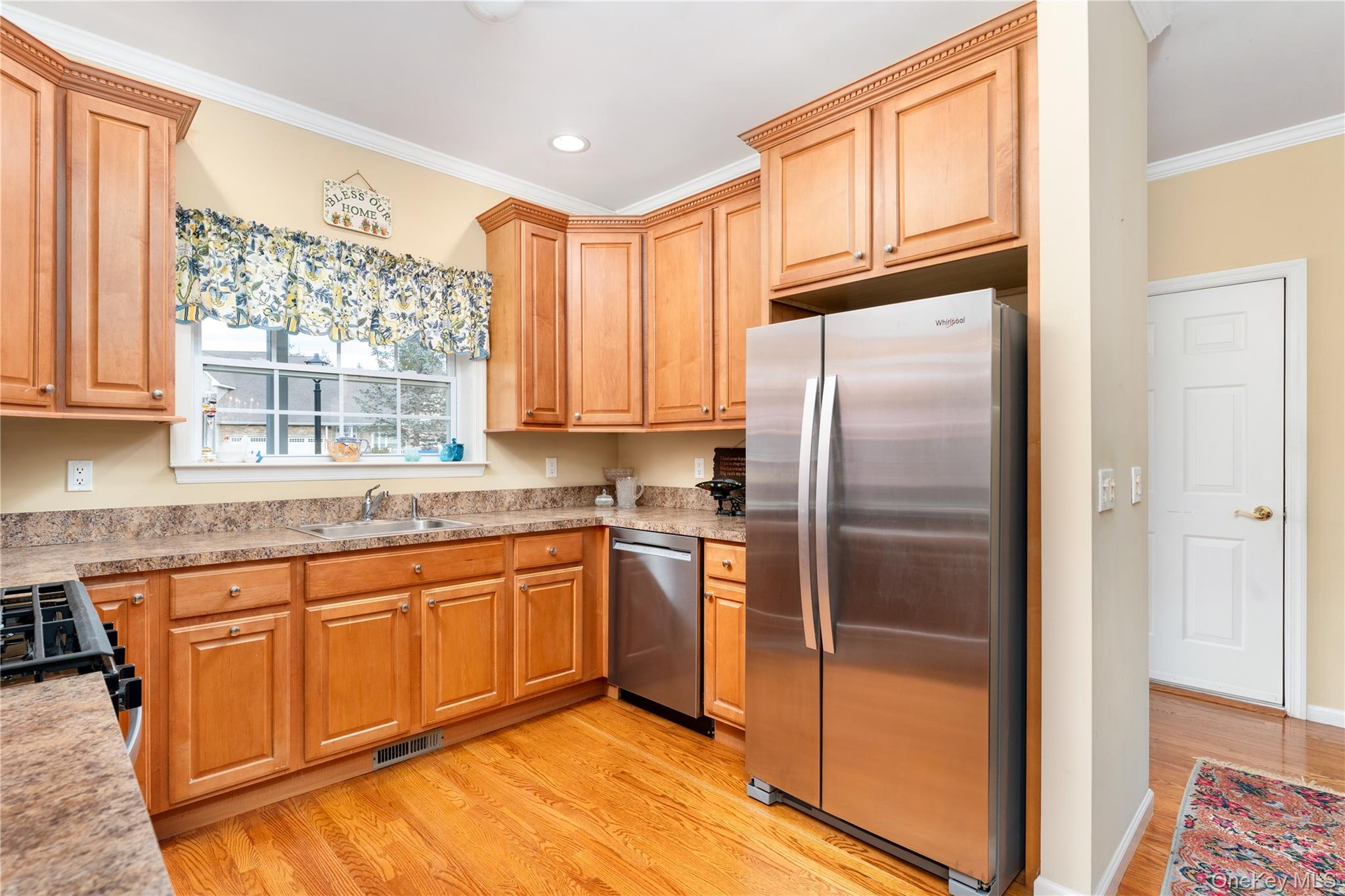 28 Rose Lane # 28, Mount Sinai, NY 11766