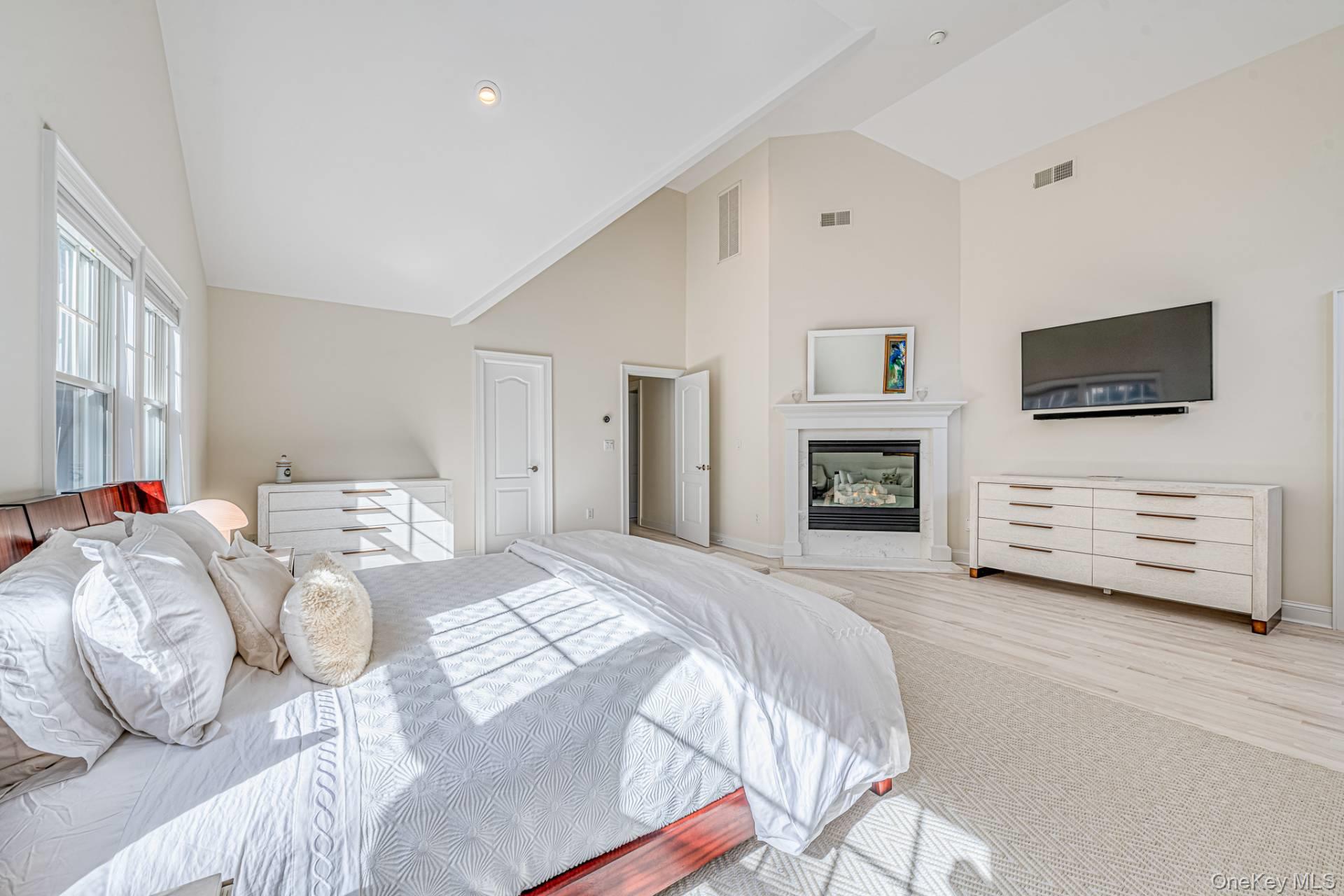 1058 Noyac Path, Water Mill, NY 11976