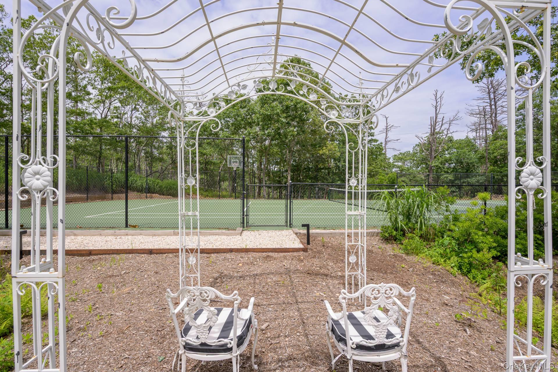 1058 Noyac Path, Water Mill, NY 11976