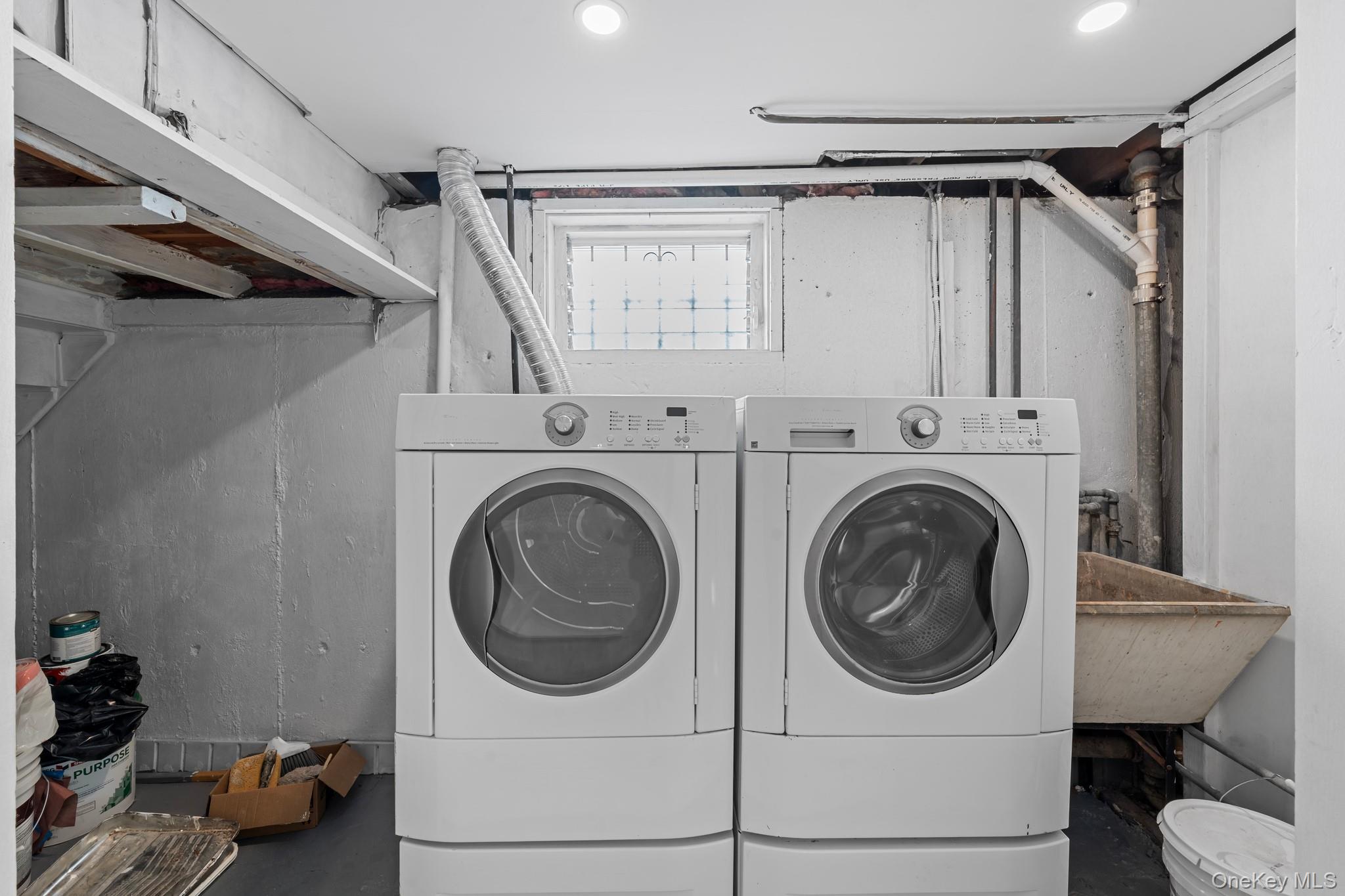 18918 Tioga Dr, Saint Albans, NY 11412