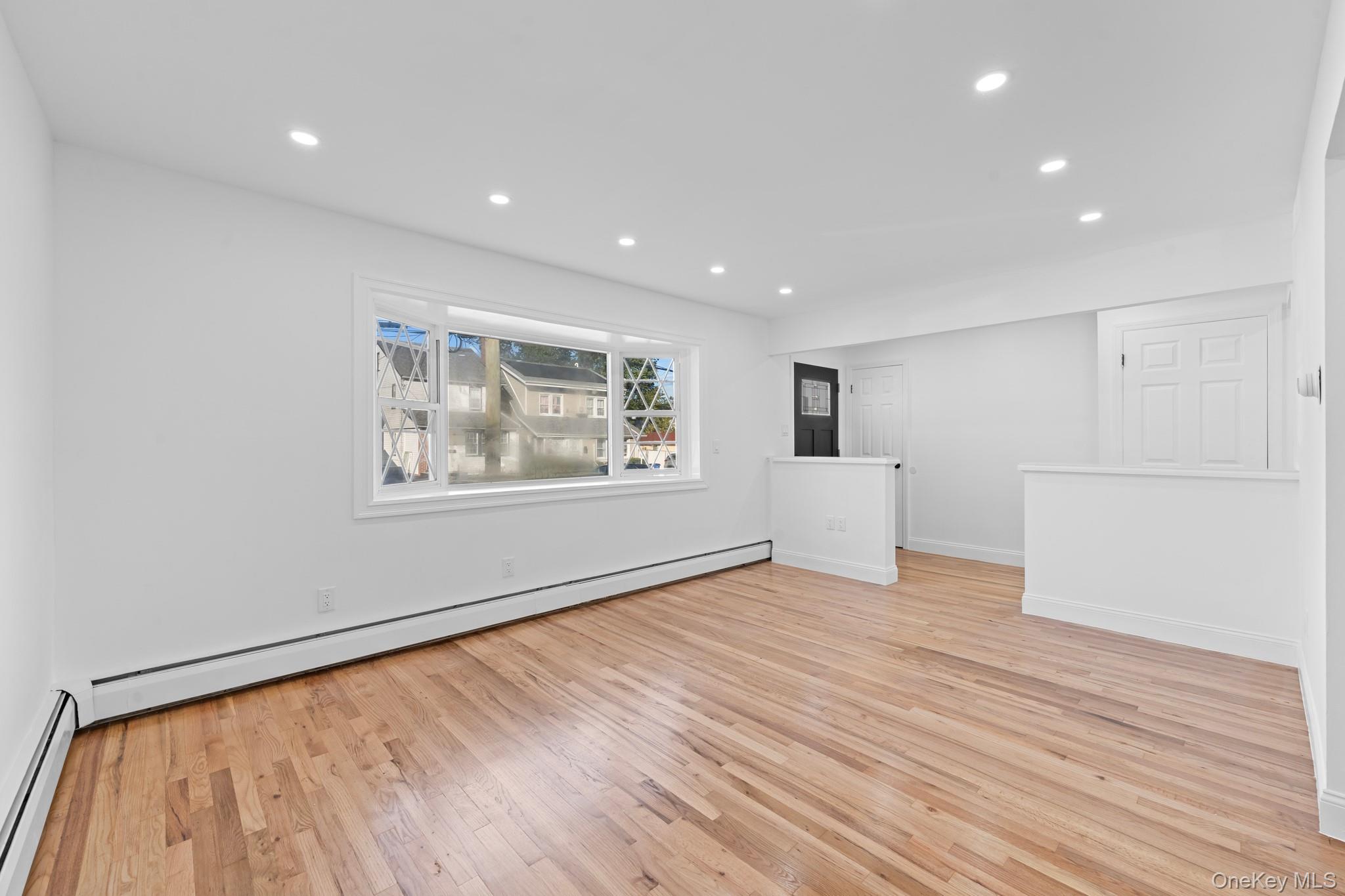 18918 Tioga Dr, Saint Albans, NY 11412